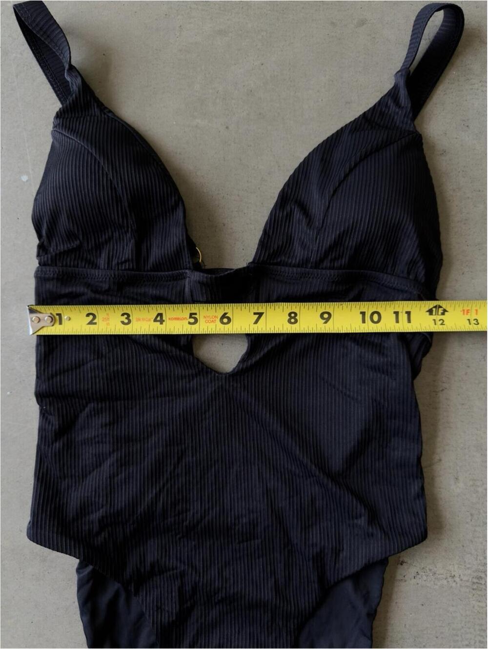 Fashion Nova / Sandy Moment One Piece / Black Small